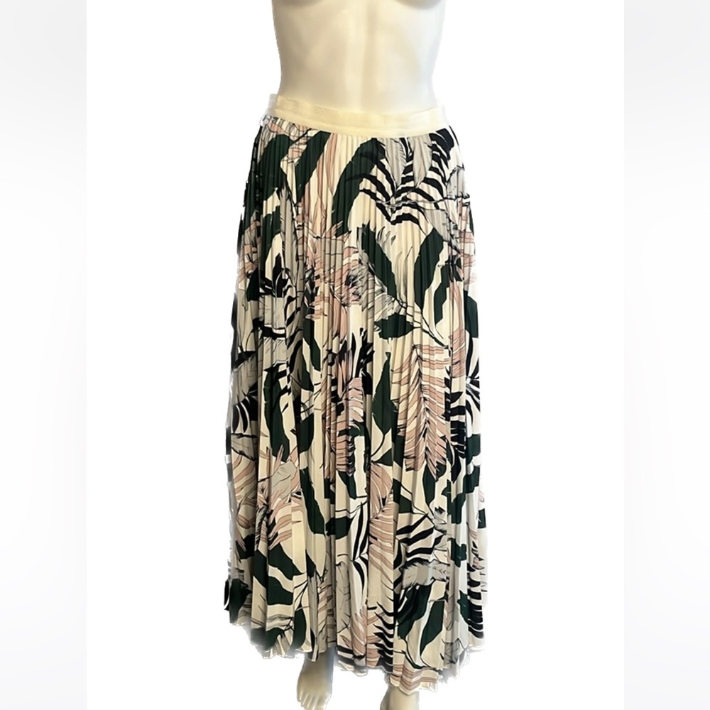 Womens size medium maxi pleated skirt